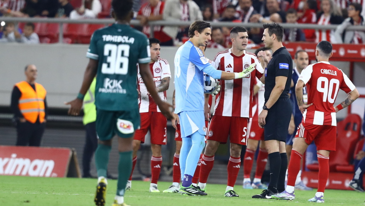 Μπάχαλο και μεγάλη διακοπή στο «Γ. Καραϊσκάκης»: Κατέρρευσε το VAR μετά το 2-2 του Λεβαδειακού