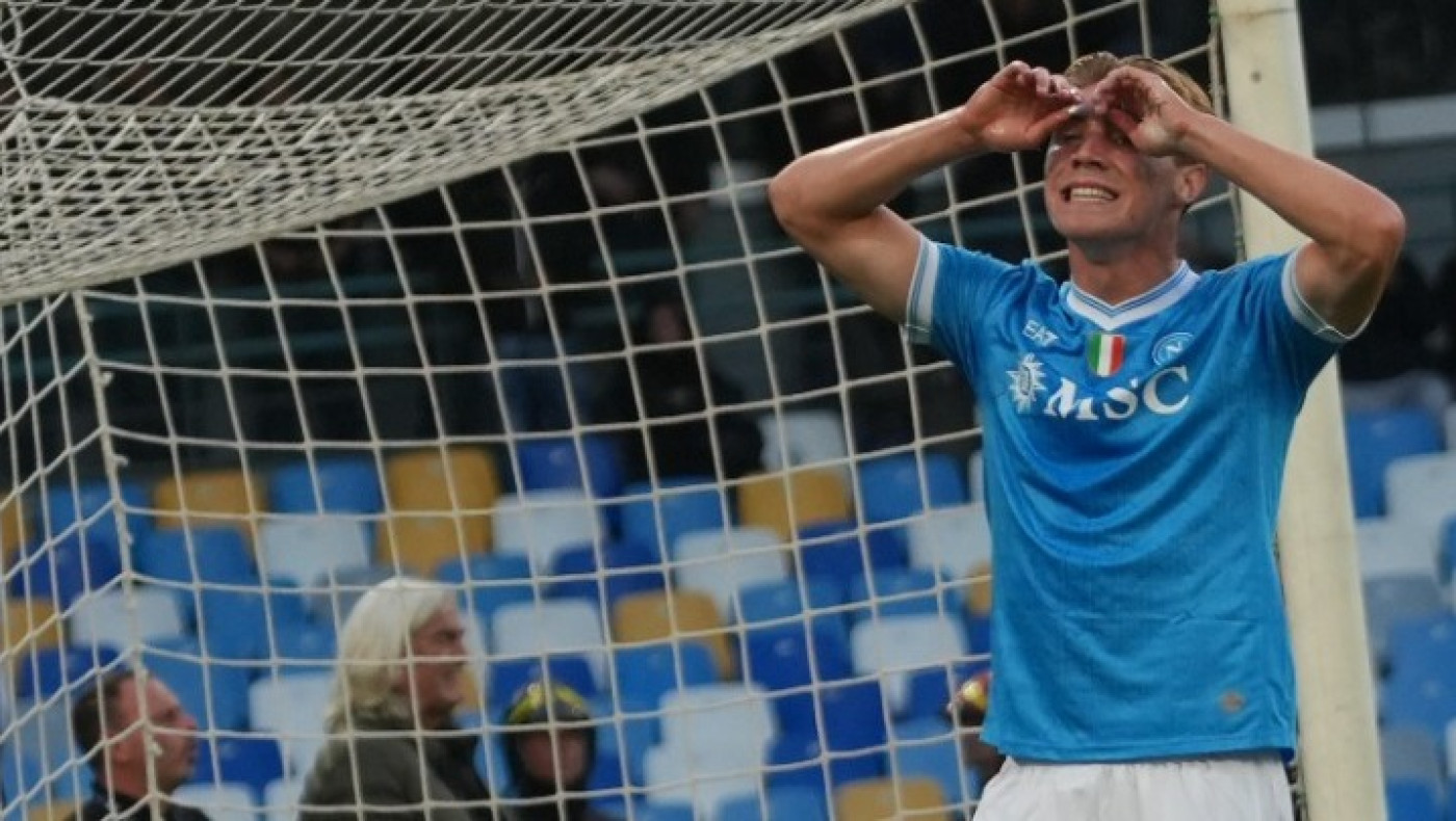 Νάπολι: Με ψυχή πρωταθλήτριας και «λυτρωτή» τον Χόιλουντ υπέταξε (2-1) τη Τζένοα