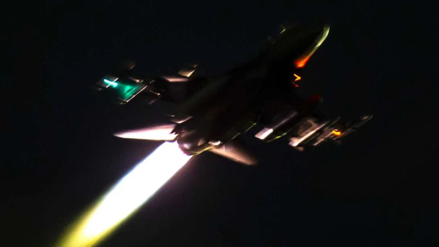 Η νυχτερινή πτήση των ελληνικών F-16 Viper πάνω από το Καστελόριζο