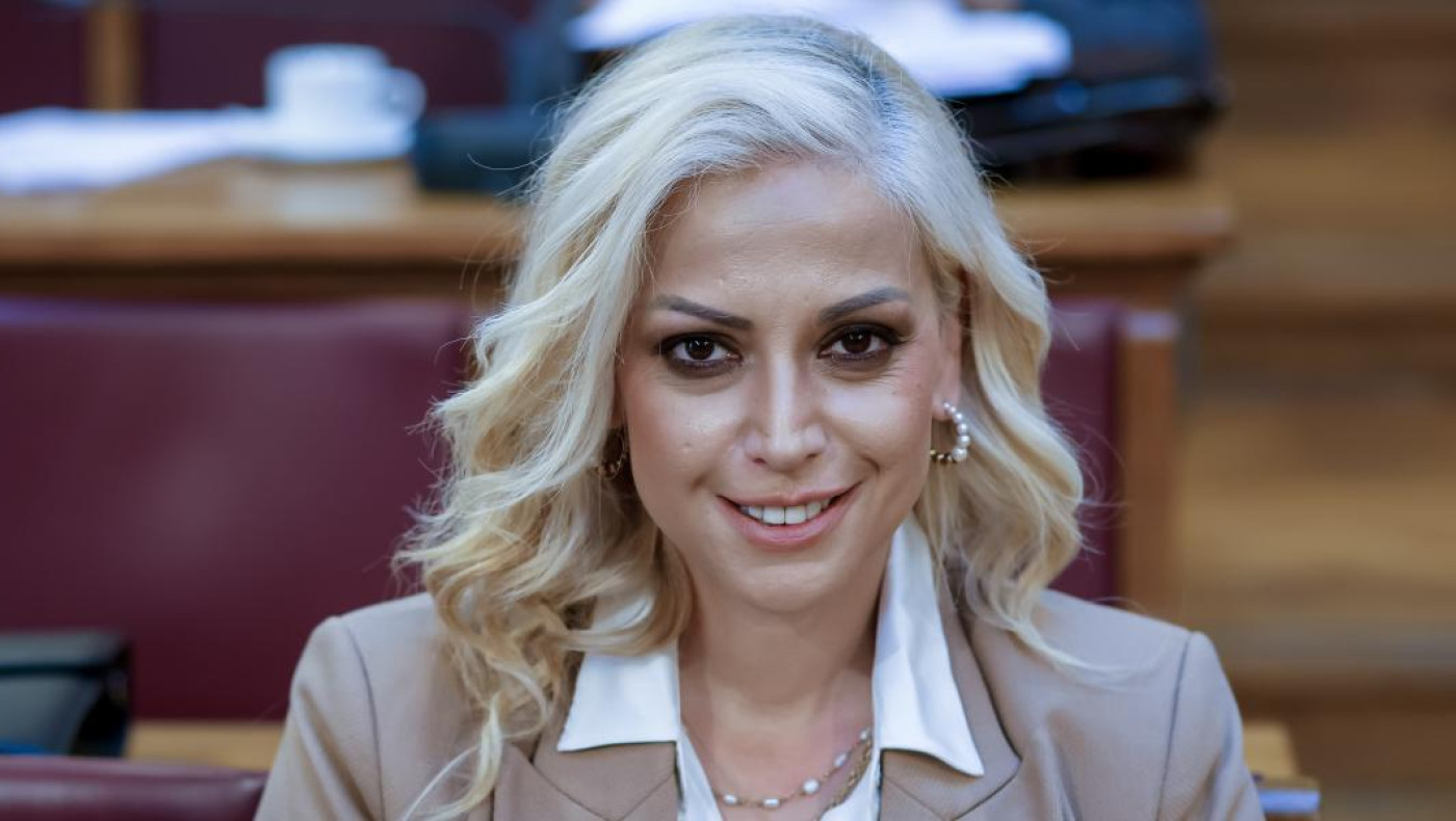 Χαμός Χρηστίδου-Μπάρκα: «Αν ξαναγελάσεις όταν μιλάω, θα σου σπάσω τα μούτρα»