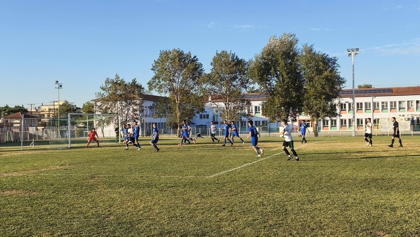 ΕΠΣΜ: Πρόταση γάμου από ποδοσφαιριστή του Αγίου Αθανασίου πριν τον αγώνα με τη Νικόπολη