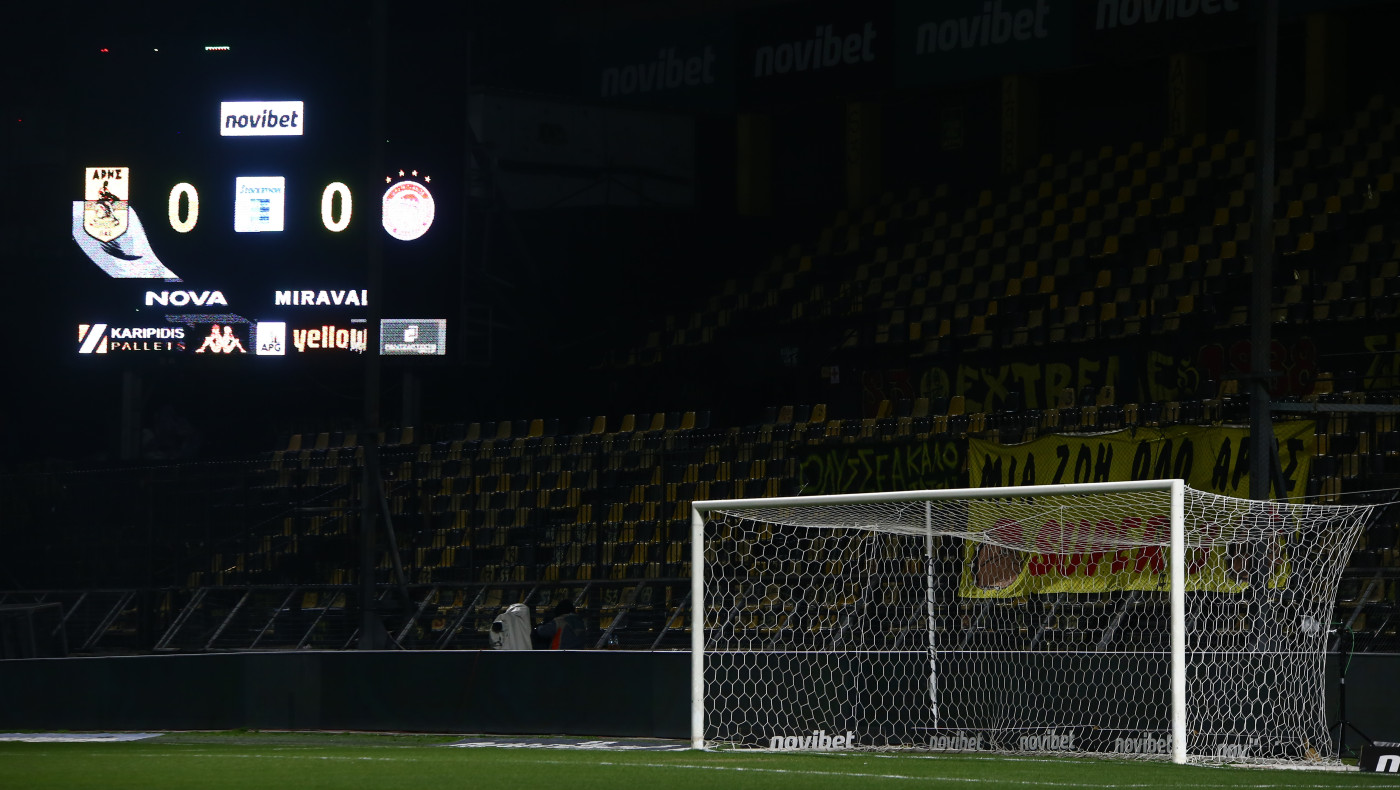 «Κλεάνθης Βικελίδης»: Ξηλώθηκε το παλιό scoreboard – Έρχεται υπερσύγχρονος ηλεκτρονικός πίνακας