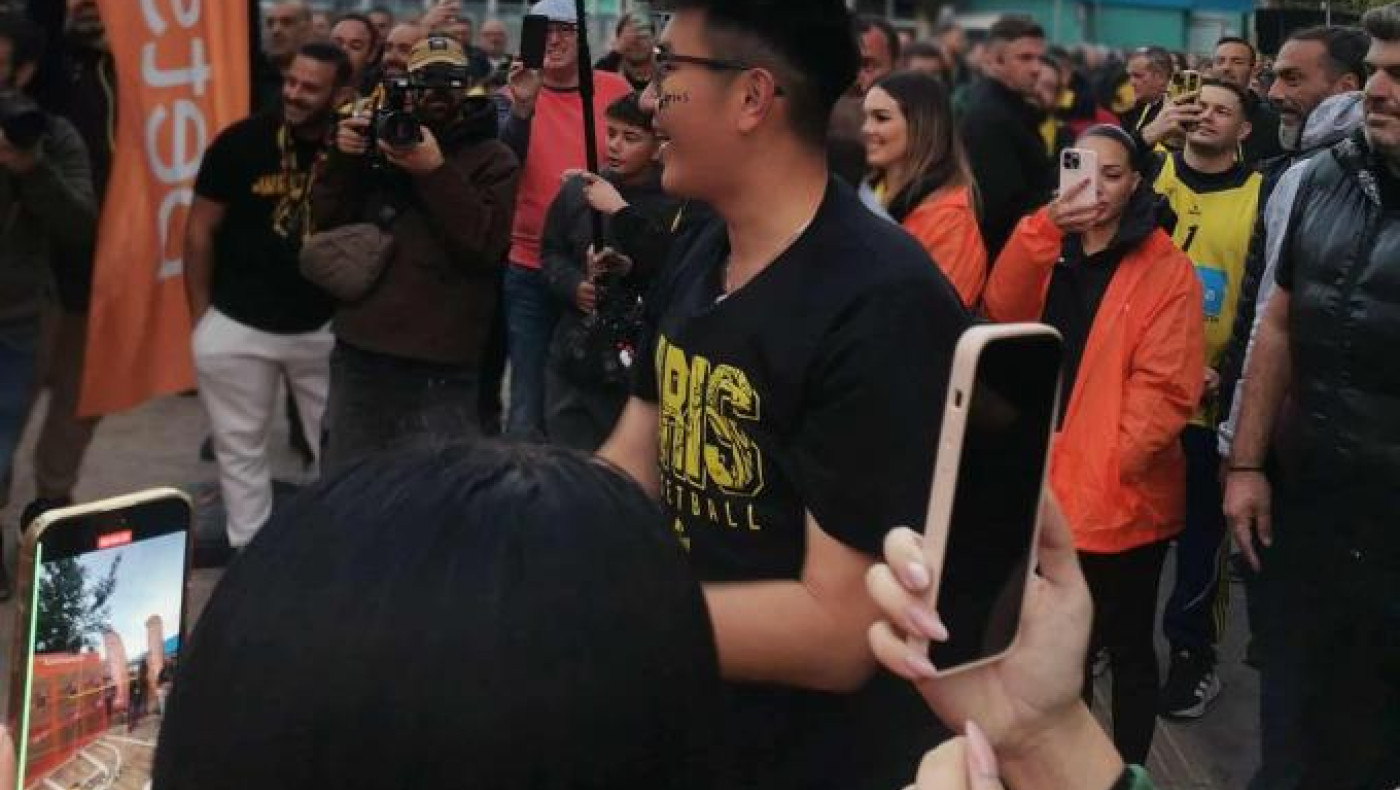 Με t-shirt Άρη ο Ρίτσαρντ Σιάο στο Αλεξάνδρειο