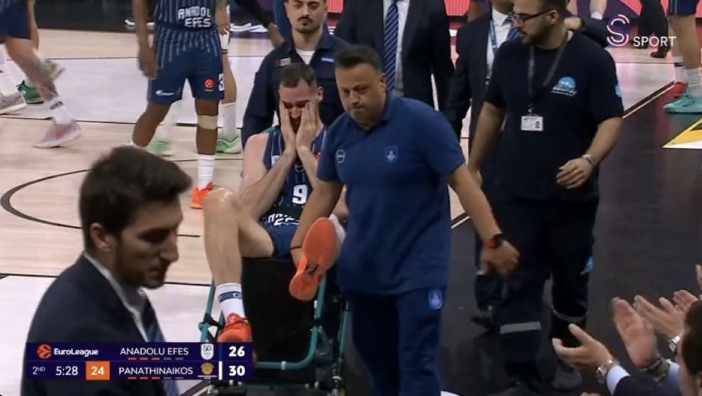 Σοβαρός τραυματισμός του Παπαγιάννη: Αποχώρησε με κλάματα από το Εφές-Παναθηναϊκός
