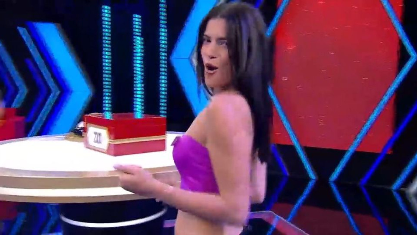 Deal: Η Μαλένα Βλοντάκη είναι... έτοιμη για διπλωματικό σώμα