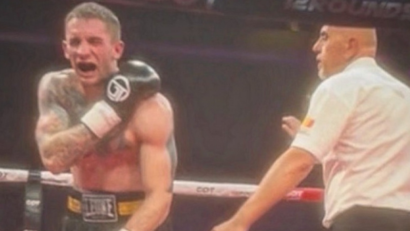 Μποξέρ δάγκωσε τον αντίπαλό του και... κέρδισε τον αγώνα!