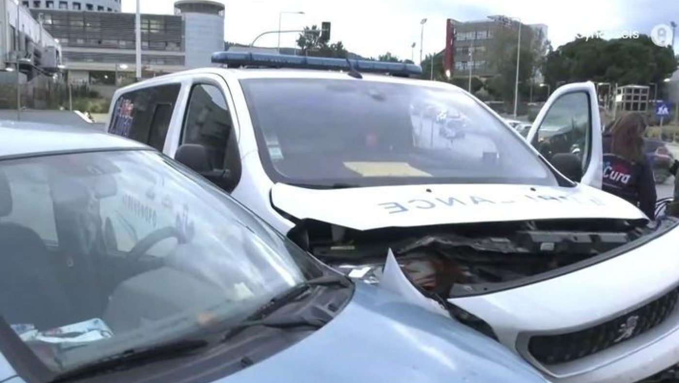 Θεσσαλονίκη: ΙΧ συγκρούστηκε με ασθενοφόρο δίπλα στο Πανεπιστήμιο Μακεδονίας