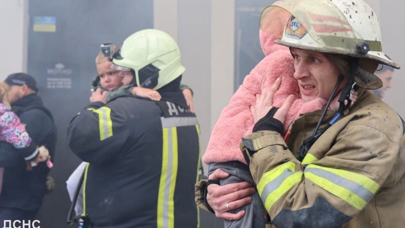 Η Ρωσία θέλει... ειρήνη: Φονικό χτύπημα σε νηπιαγωγείο στο Χάρκοβο, νεκρά δύο παιδιά