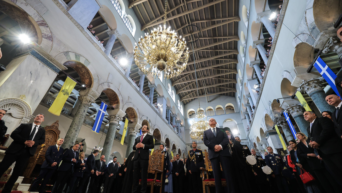 Πανηγυρικό το κλίμα στον Άγιο Δημήτριο: Πλήθος κόσμου στην εκκλησία