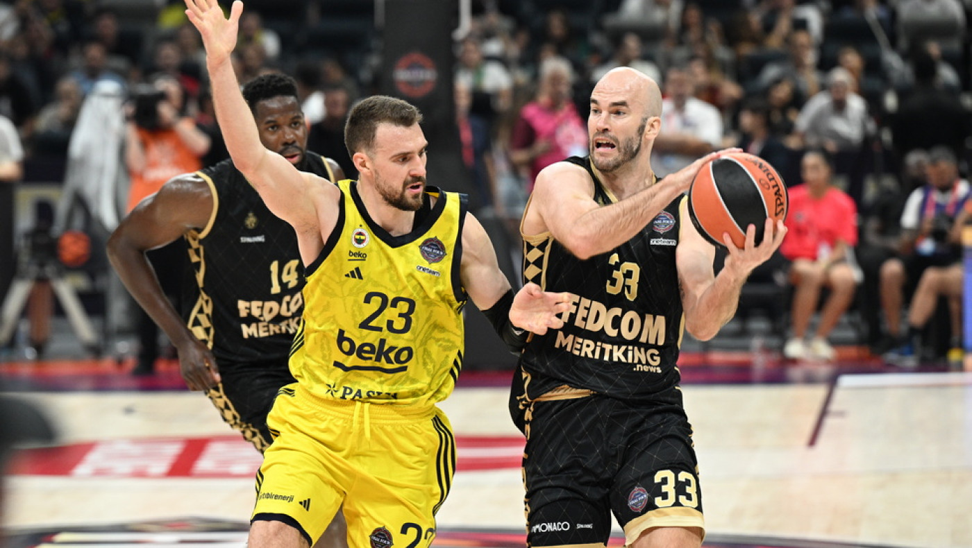 «Ασπρόμαυρος» ο Νικ Καλάθης