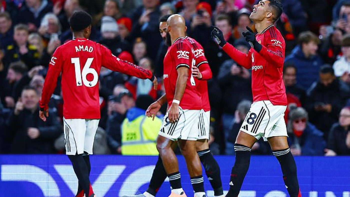 Με φόρα η Γιουνάιτεντ, 4-2 την Μπράιτον και ιστορικό γκολ από Κωστούλα μέσα στο «Ολντ Τράφορντ»