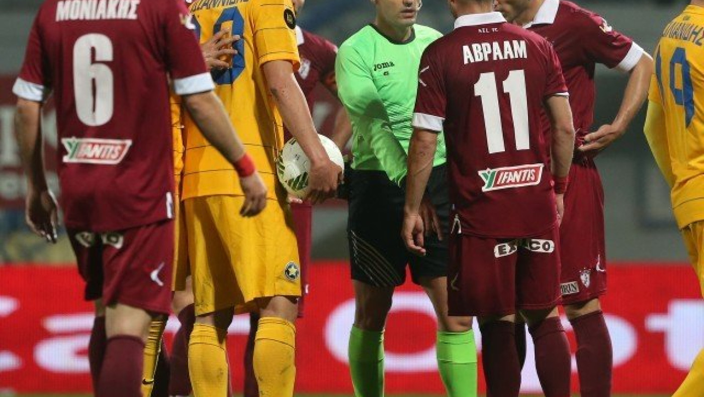 Όρθια στην Τρίπολη η                           Λάρισα