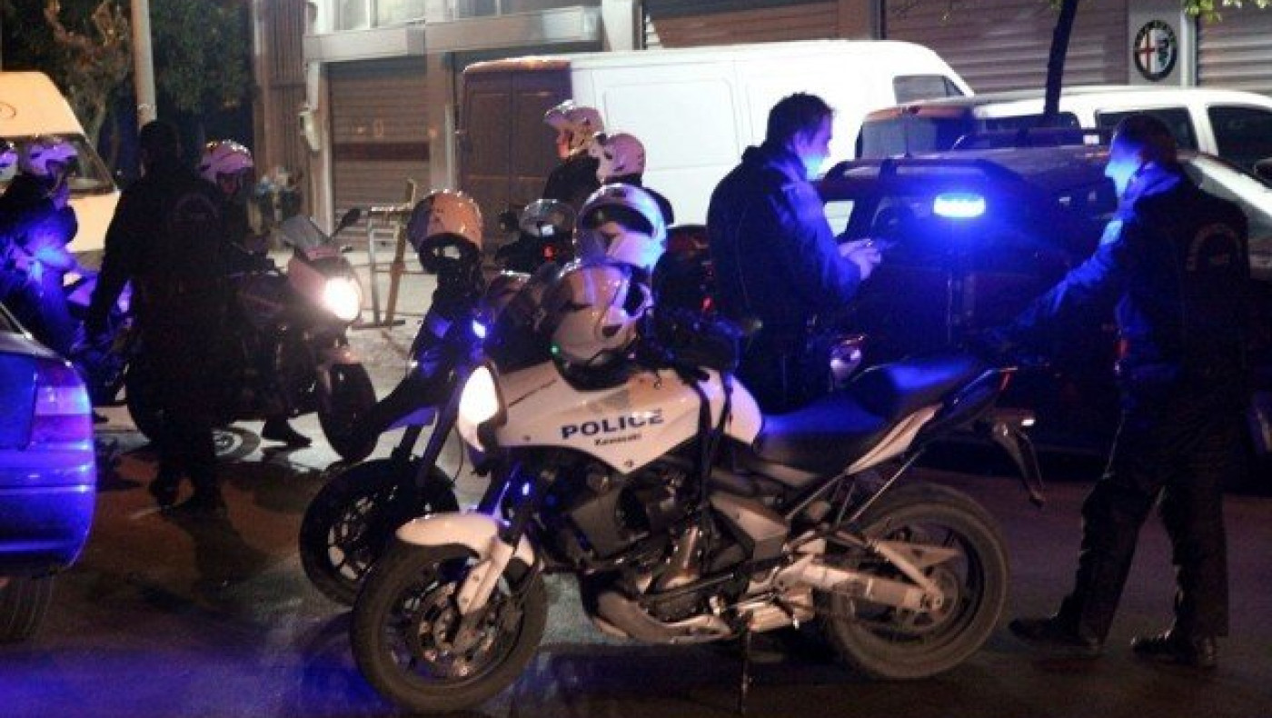 Μεγάλη αστυνομική επιχείρηση με δεκάδες προσαγωγές στη Ροτόντα