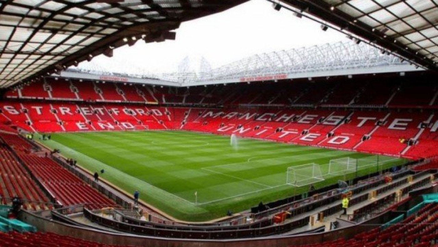 Κοιμήθηκαν στο «Όλντ Τράφορντ» για να δουν το ντέρμπι με την Άρσεναλ!