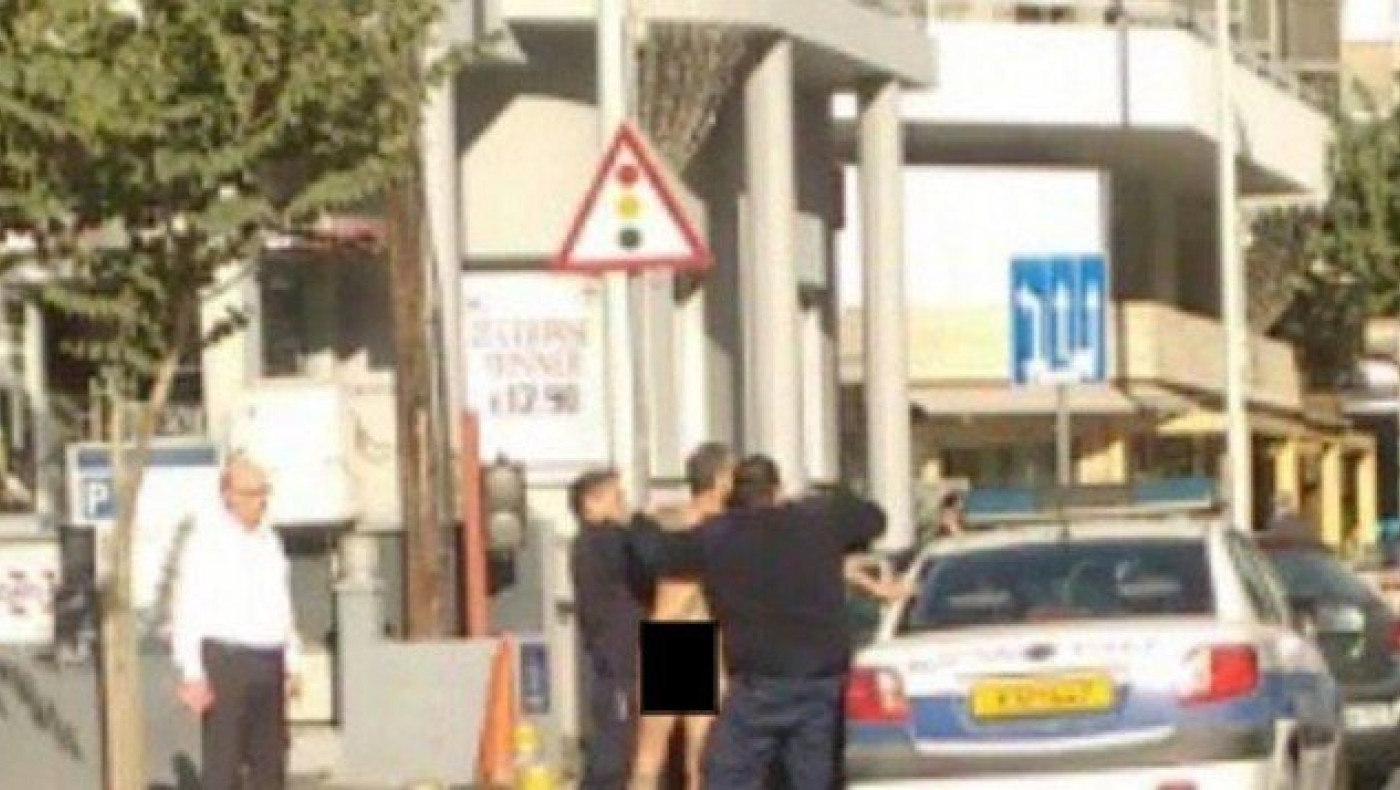 Άντρας βγήκε γυμνός και δάγκωσε αστυνομικούς στην Λευκωσία (pic)