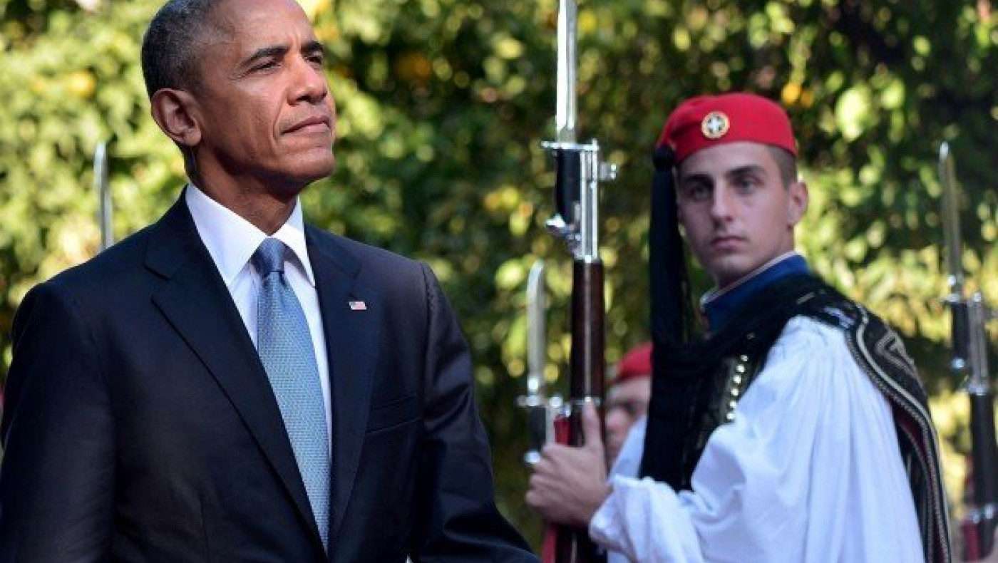 Το «ατίθασο» αεροπλάνο του Ομπάμα και το απρόοπτο με το κόκκινο χαλί