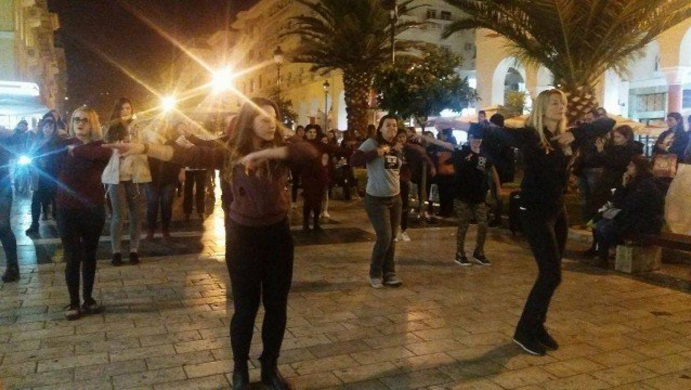 Χόρεψαν στην Αριστοτέλους κατά της βίας σε βάρος των γυναικών (ΒΙΝΤΕΟ