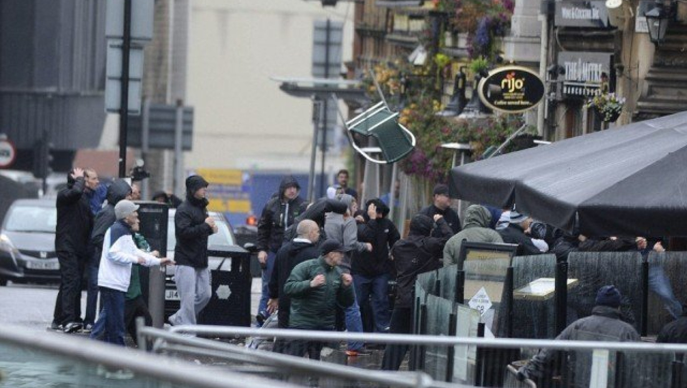 Αγρια επεισόδια στη Σεβίλλη ανάμεσα               σε οπαδούς (vid)