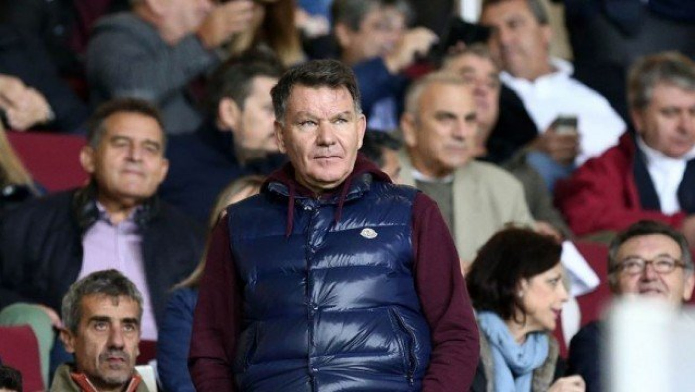 Ο Κούγιας προσκαλεί                                            Σαββίδη