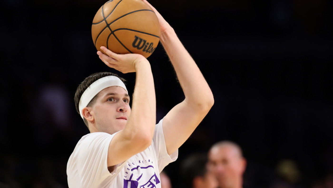 ΝΒΑ: Ο Ριβς «ντύθηκε» Λεμπρόν και Ντόντσιτς για τους Λέικερς