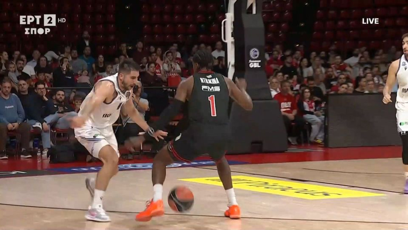 Ολυμπιακός-Ηρακλής: Ο Μωραΐτης πέρασε την μπάλα κάτω από τα πόδια του Νιλικίνα!