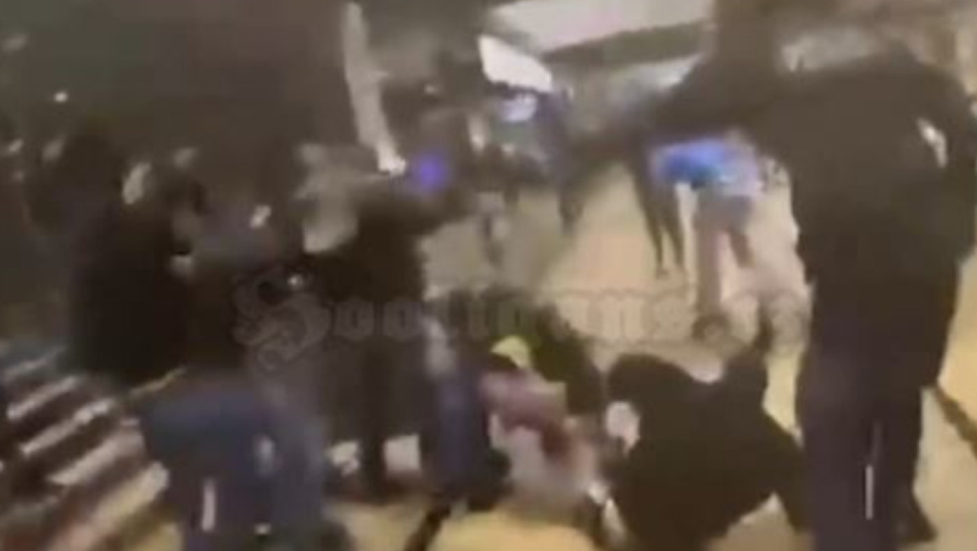 Απίστευτη συμπλοκή μεταξύ οπαδών της Ντόρτμουντ και της Σάλκε! (vid)