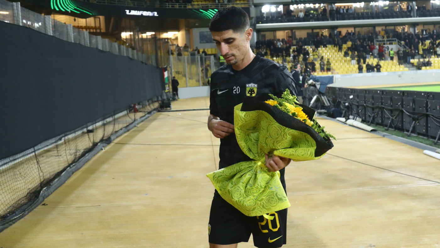 Συγκλονιστικές στιγμές: Η ΑΕΚ τίμησε τη μνήμη του Μάριου Ρουμπή πριν από τη σέντρα με τη Σάμροκ Ρόβερς