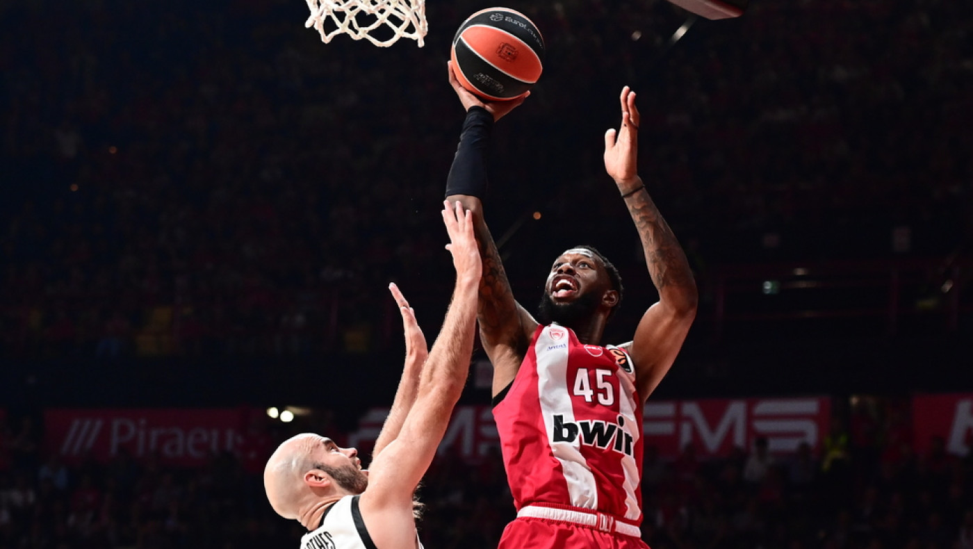 Ολυμπιακός-Παρτιζάν: Βρέθηκε με την πλάτη στον τοίχο, χαμογέλασε στο τέλος