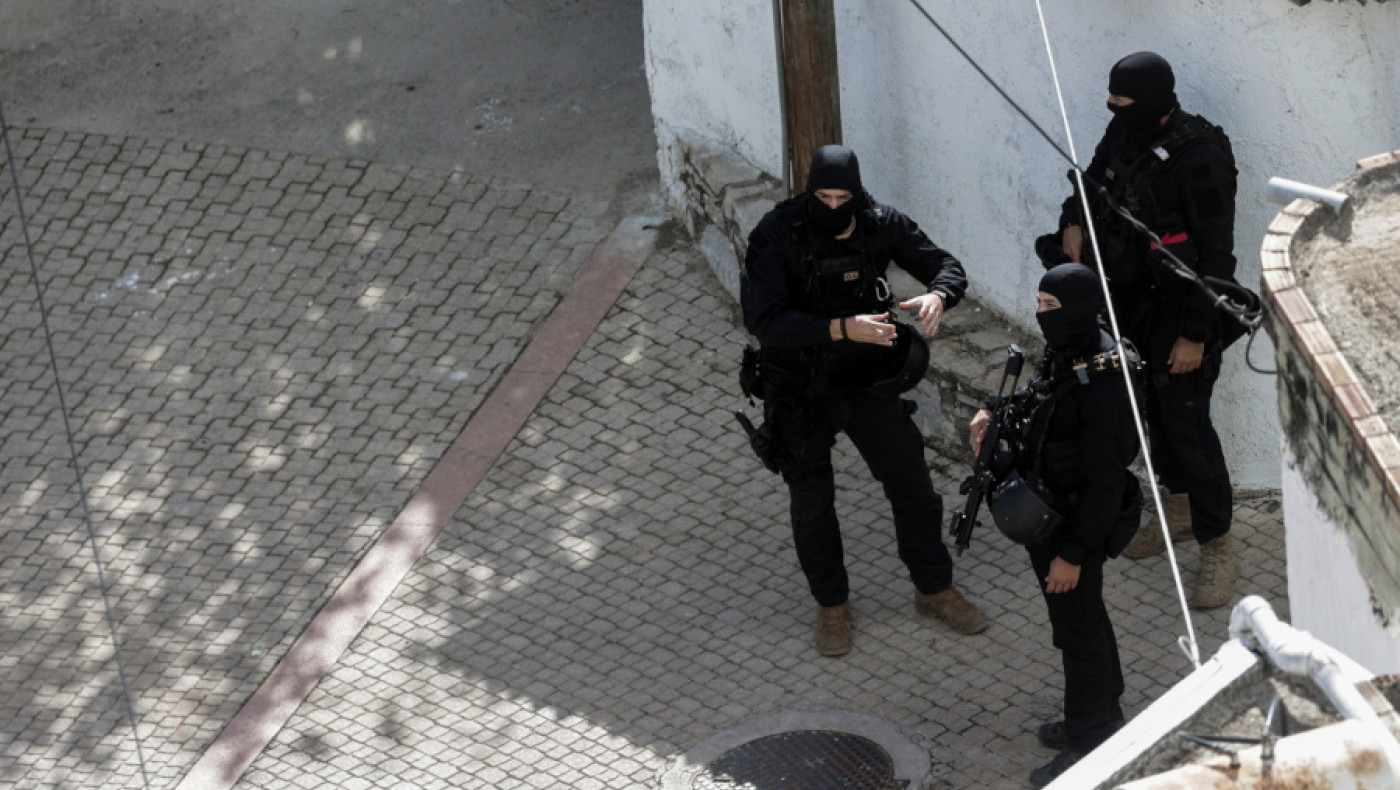 Βορίζια: Ένας τοίχος, η μυρωδιά των καλάσνικοφ και 400 αστυνομικοί για 500 κατοίκους