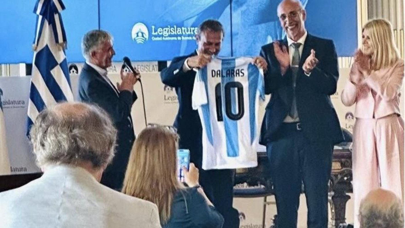 Τίμησαν τον Νταλάρα στην Αργεντινή: Το δώρο που του έδωσαν (pics)