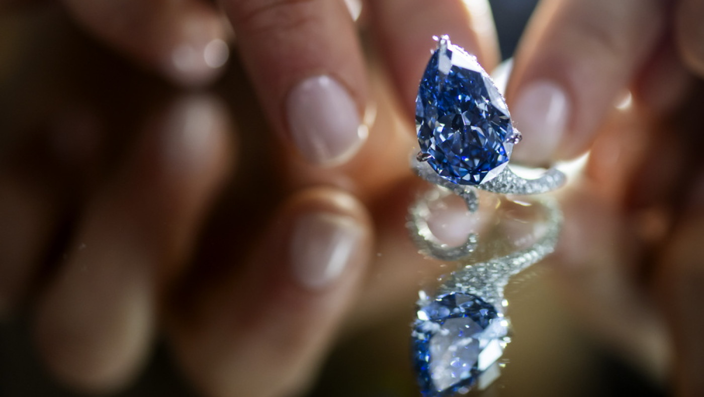 Mellon Blue: Το αστρονομικό ποσό που πουλήθηκε το σπάνιο μπλε διαμάντι