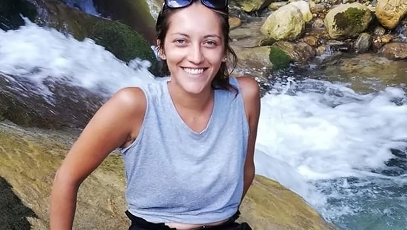 «Η ζωή μου κόπηκε βίαια»: Η τεχνητή νοημοσύνη δίνει φωνή στα θύματα γυναικοκτονιών