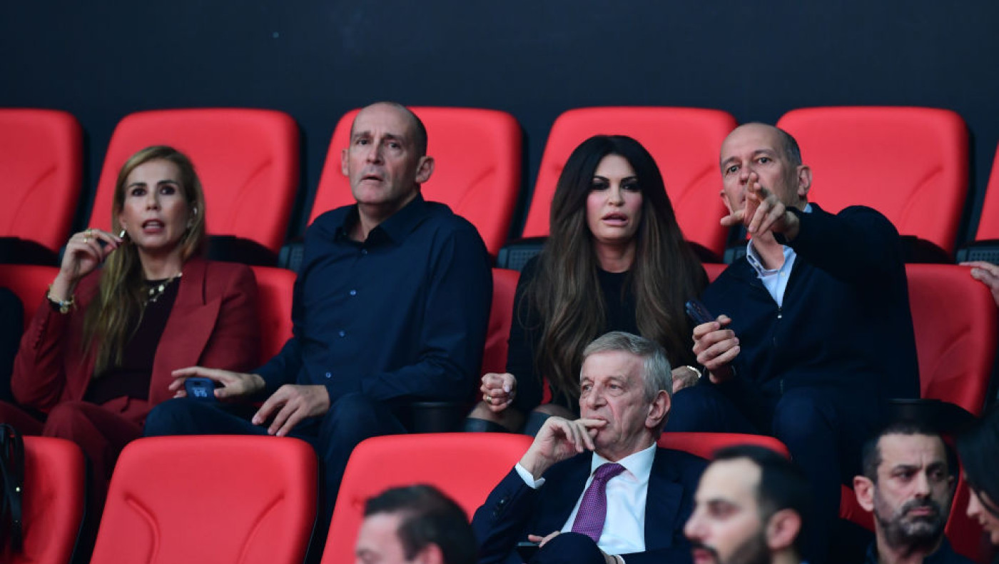 Κίμπερλι Γκίλφοϊλ: Πάλι στο ΣΕΦ η πρέσβειρα των ΗΠΑ-Δίπλα στους αδελφούς Αγγελόπουλους