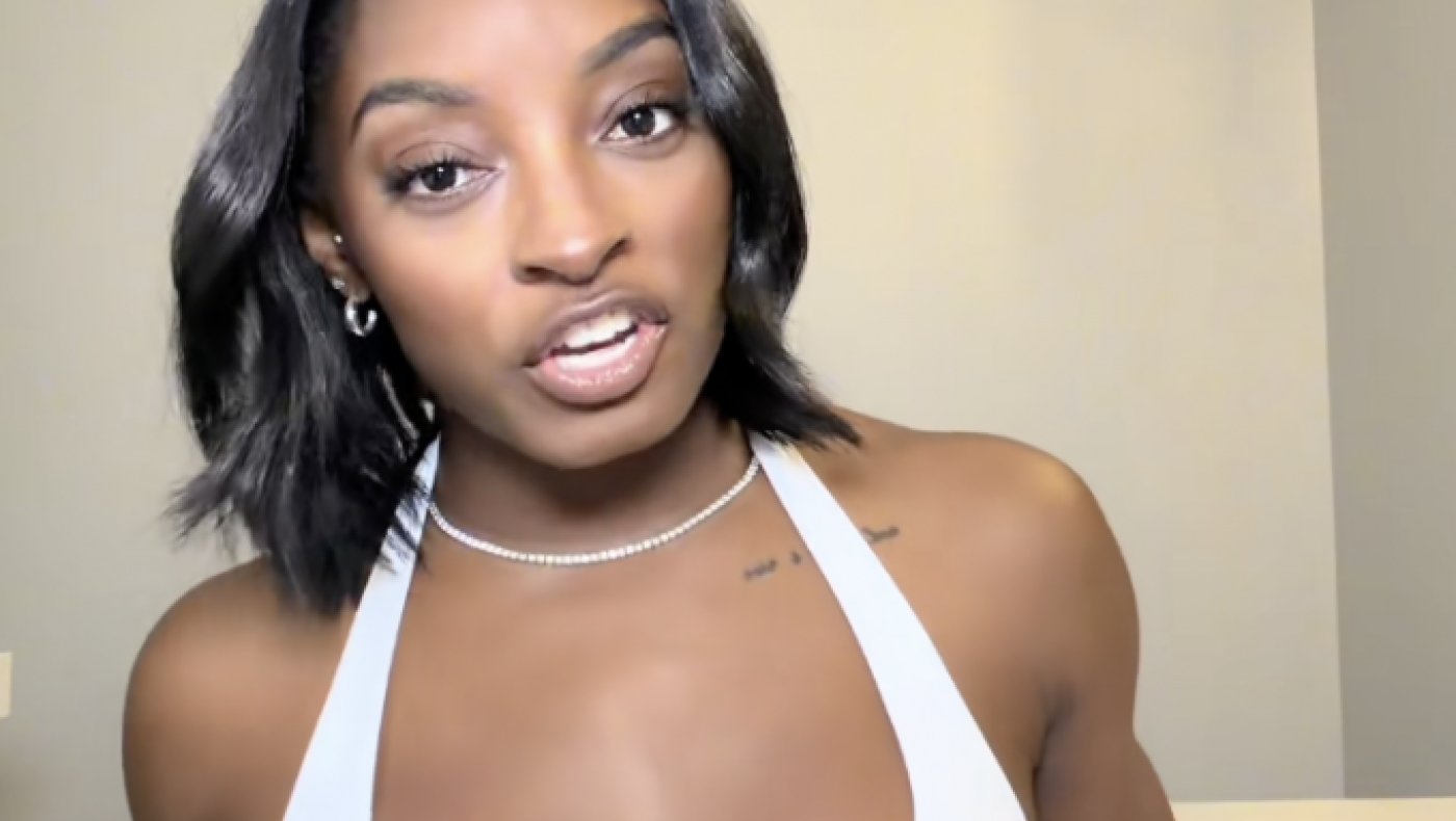 Η Σιμόν Μπάιλς μίλησε για την προσθετική στήθους: «Αφόρητος πόνος»