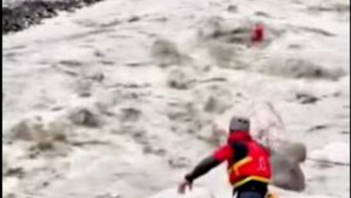 Τζουμέρκα: Πυροσβέστης της ΕΜΑΚ παρασύρθηκε από τα ορμητικά νερά