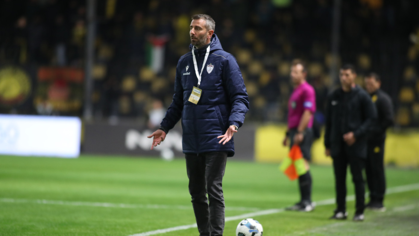 Μαλεζάς: «Χειριστήκαμε άψογα το ματς μετά την κόκκινη»