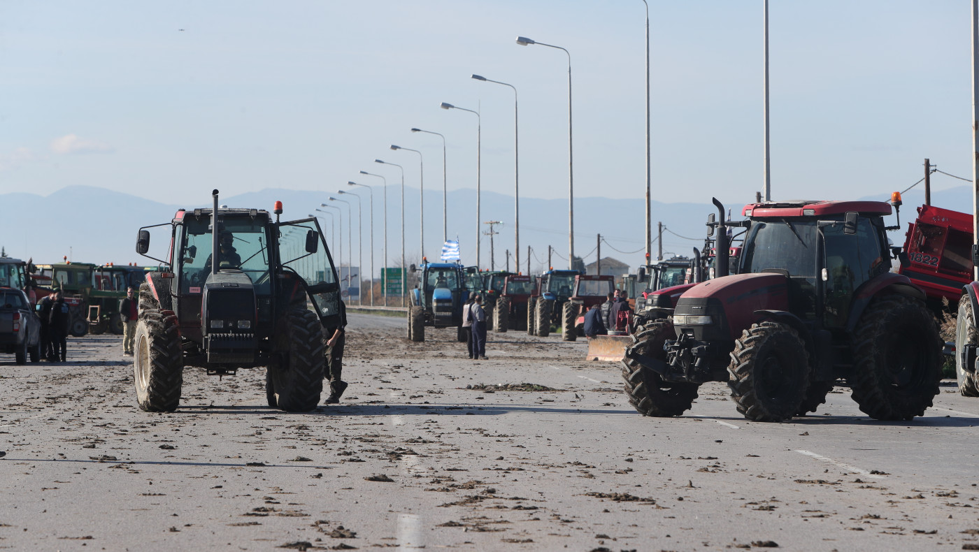 Άνοιξε το ρεύμα προς Αθήνα στην ΠΑΘΕ: Οργισμένη για τα μπλόκα η κυβέρνηση