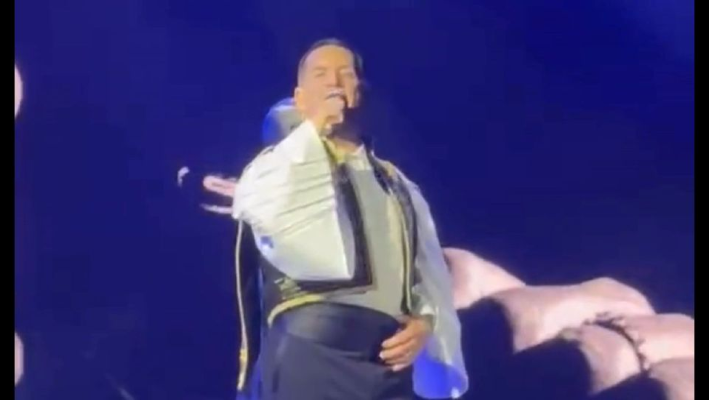 MadWalk: Με φουστανέλα και χρυσό νύχι o Μαζωνάκης