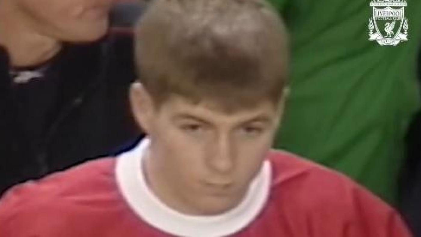 Λίβερπουλ: Θυμήθηκε το ντεμπούτο του Στίβεν Τζέραρντ