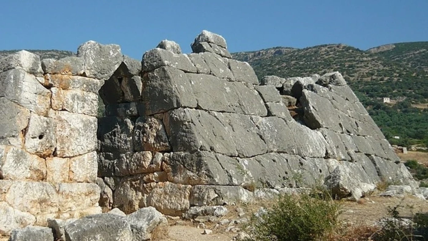Η άγνωστη πυραμίδα του Ελληνικού στο Άργος