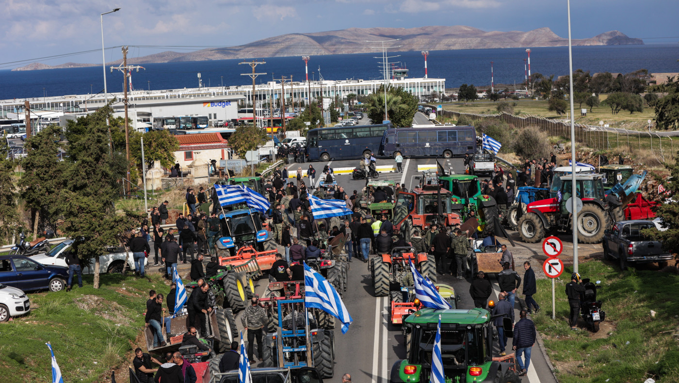 Χημικά και πετροπόλεμος αγροτών και ΕΛΑΣ στο παγκρήτιο συλλαλητήριο