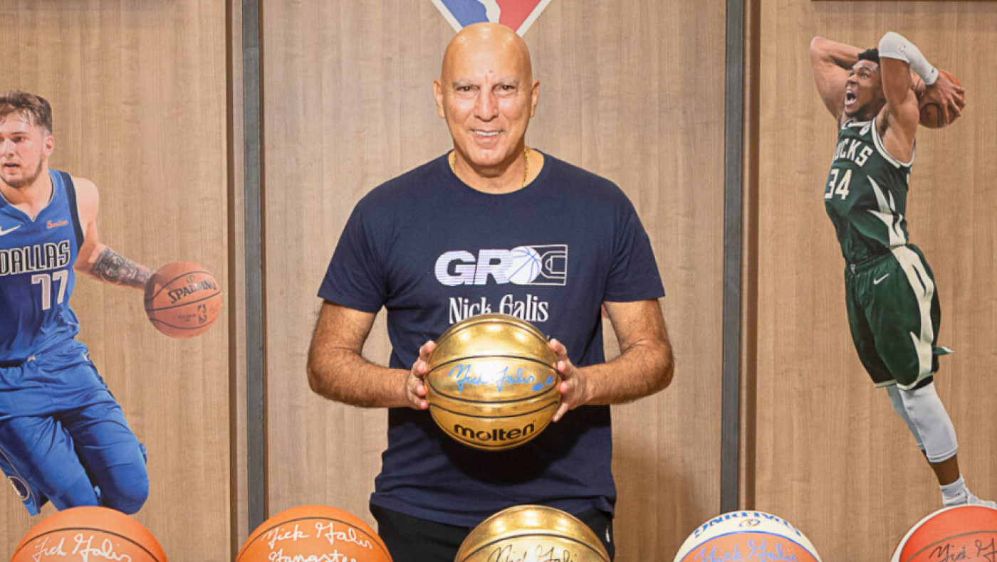 Η πρώτη σειρά υπογεγραμμένων συλλεκτικών αντικειμένων του Νίκου Γκάλη