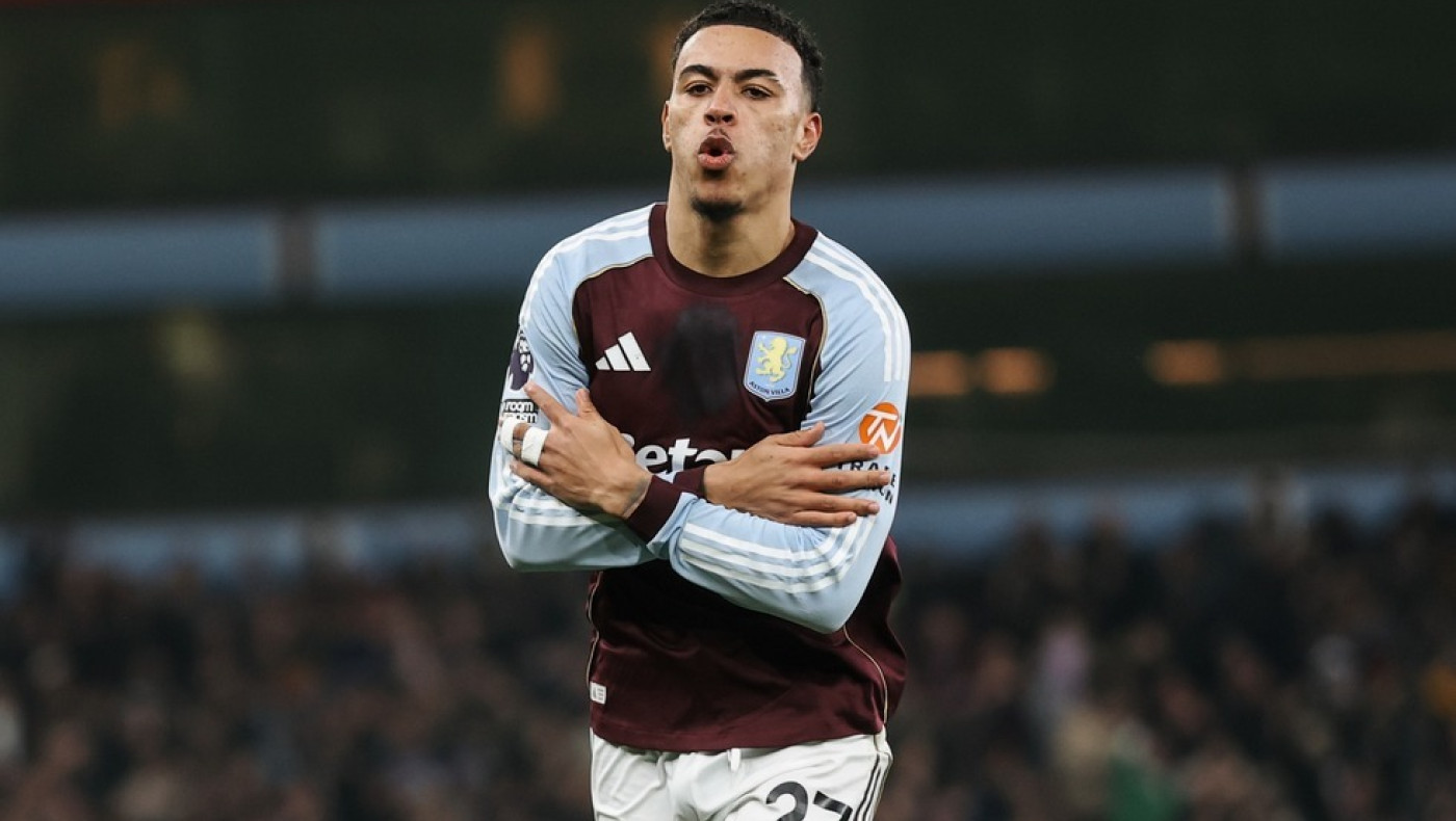 ΕΠΙΚΟ τρολάρισμα Βίλα: «Θα είχε κουρευτεί δύο φορές ο φίλος της Γιουνάιτεντ»