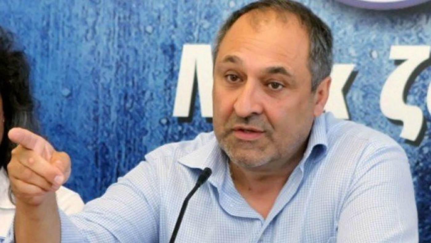 Χίμαιρες         κυνηγάει     ο        Παπαθανασάκης