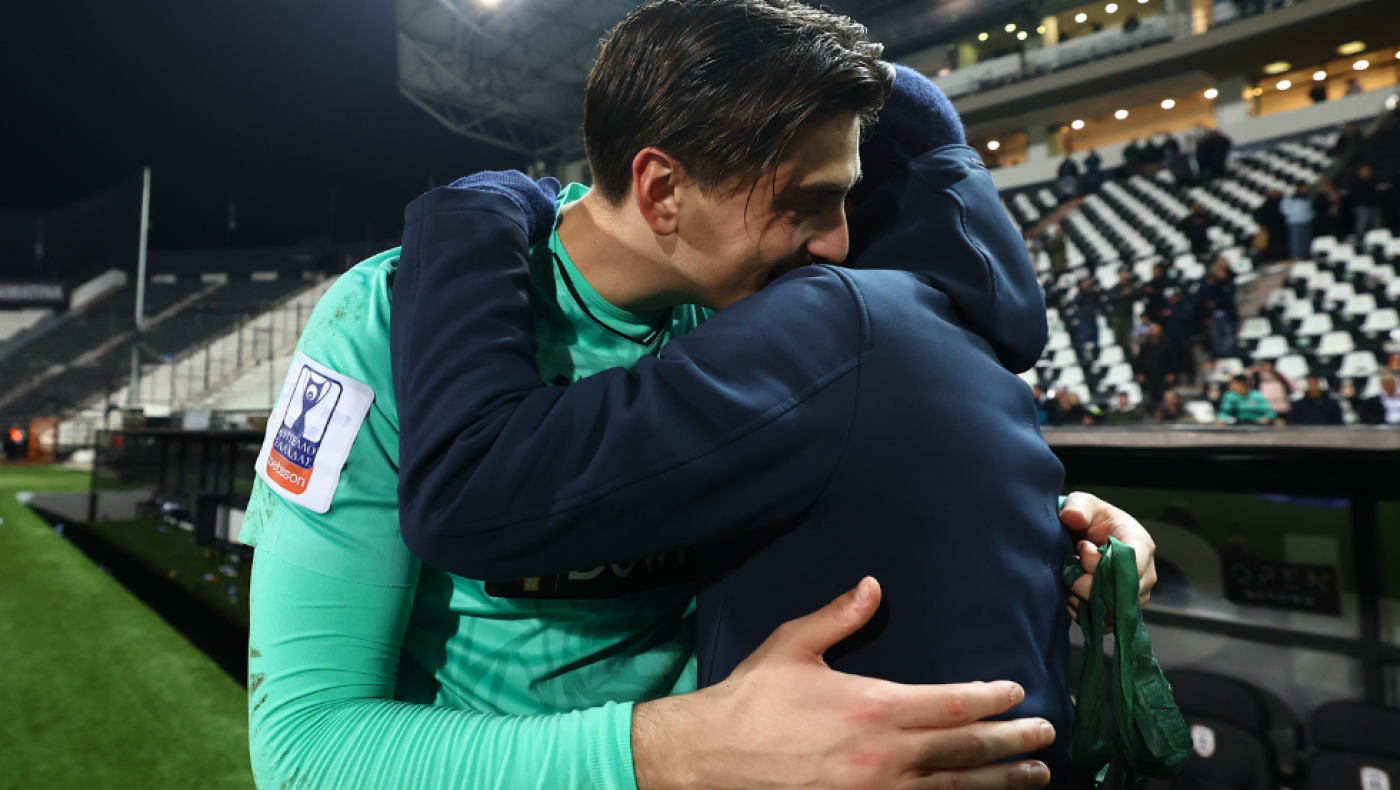 Η βραδιά του Μοναστηρλή στις αγκαλιές συμπαικτών και Λουτσέσκου