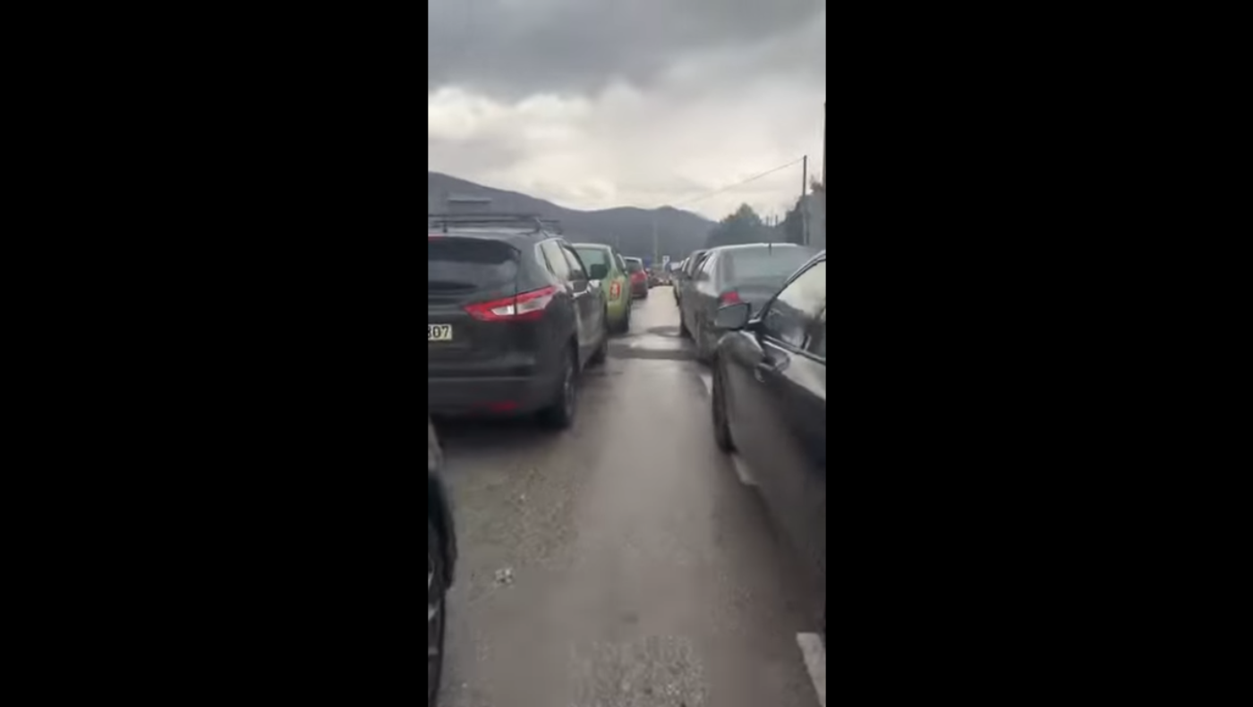 Ουρές χιλιομέτρων στα ελληνοαλβανικά σύνορα