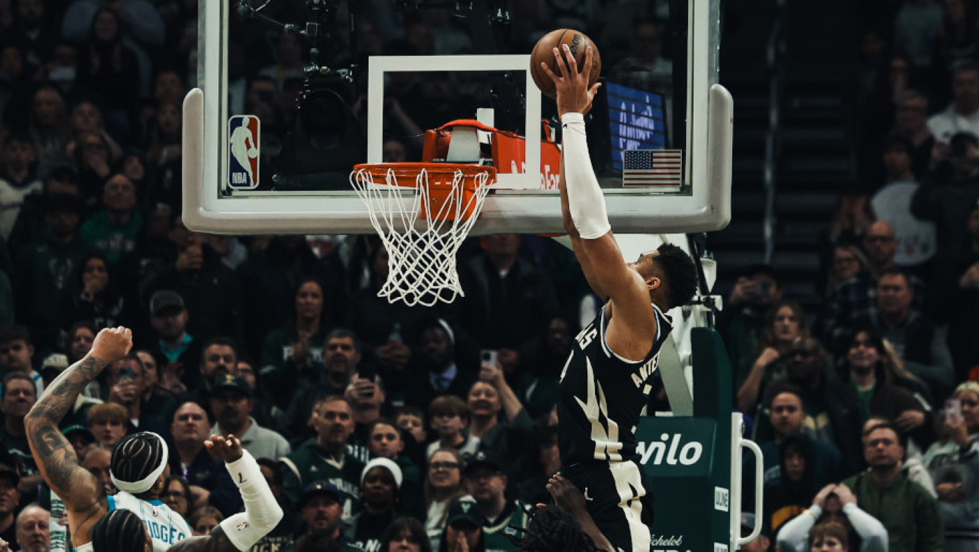 Γιάννης Αντετοκούνμπο: Πόσταρε Άρη και Κώστα