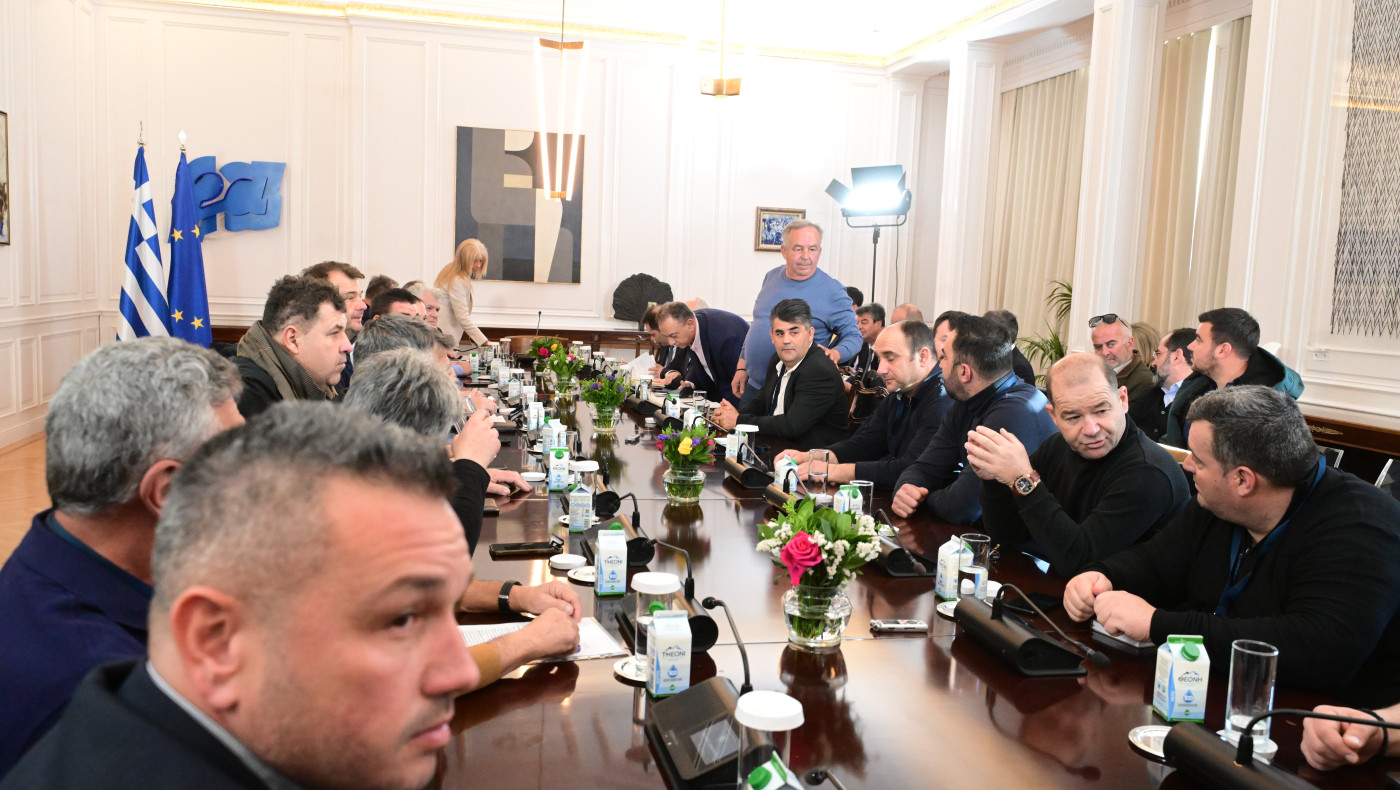 Πρώην παίκτης της «Φάρμας» στο «τραπέζι» με αγρότες και Μητσοτάκη