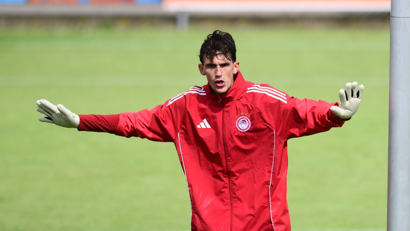 Ολυμπιακός: Προβάρει γάντια βασικού ο Μπότης ενόψει ΠΑΟΚ