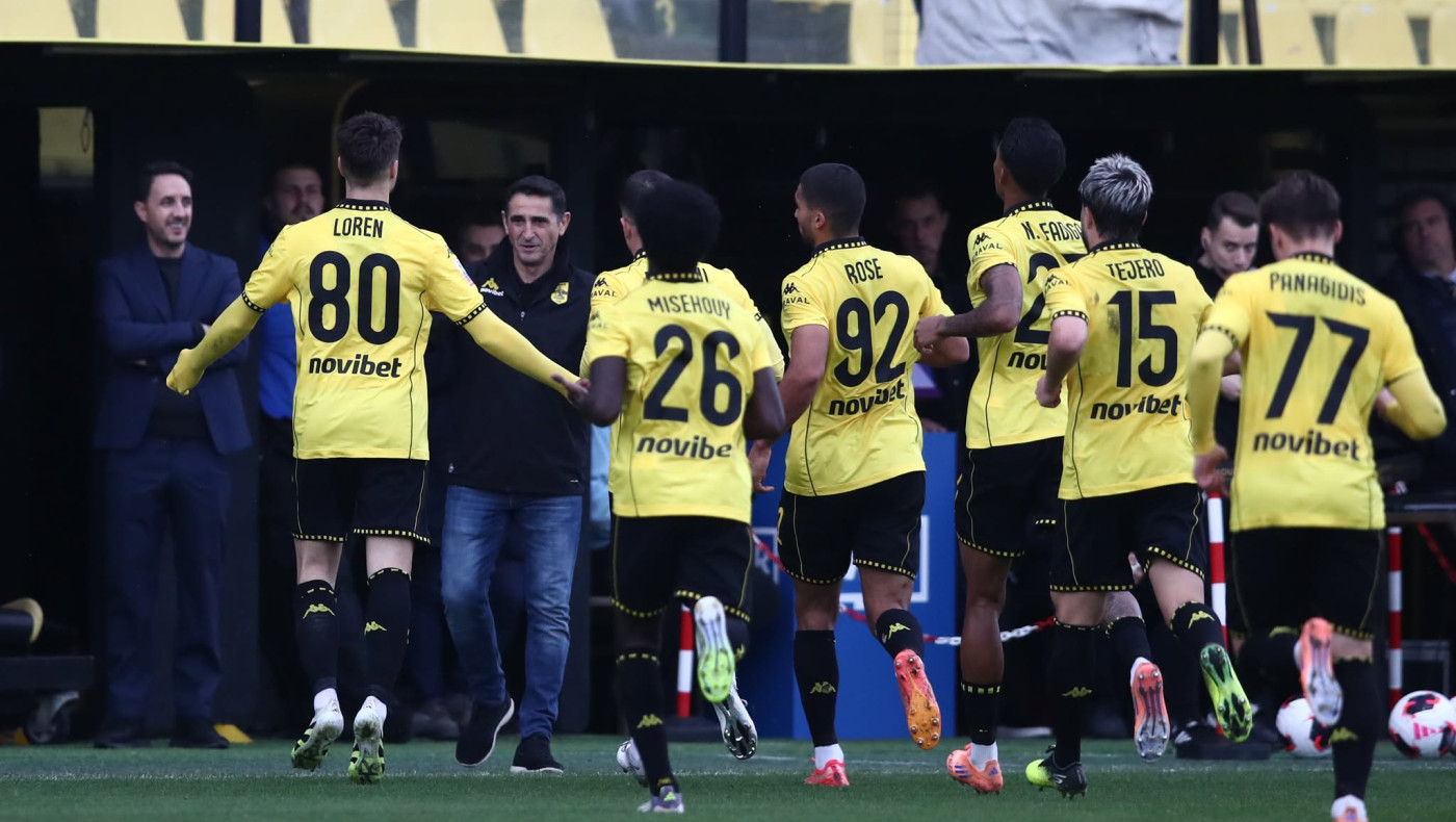 Ο Άρης που περπατά στην κόψη του ξυραφιού και το θολό τοπίο